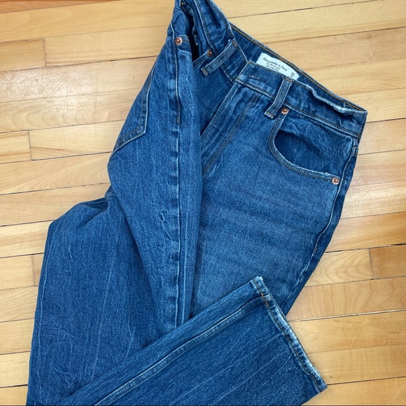 A&F 90’s straight Ultra High Rise, Curve Love - Picture 6 of 6